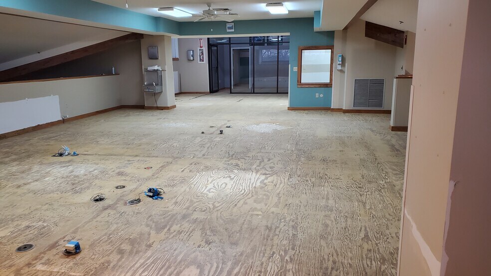 More Photos Of 2210 Dean St, St Charles Medical For Lease