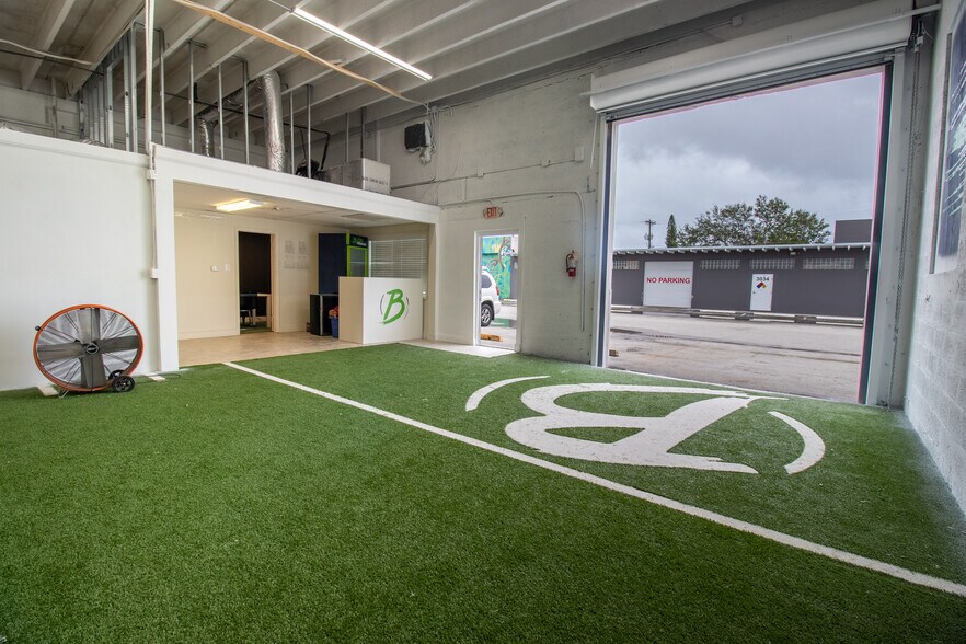 More Photos Of 3031-3035 NE 12th Ter, Oakland Park Warehouse For Sale