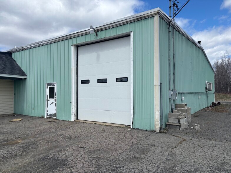 More Photos Of 121 Target Industrial Cir, Bangor Warehouse For Lease
