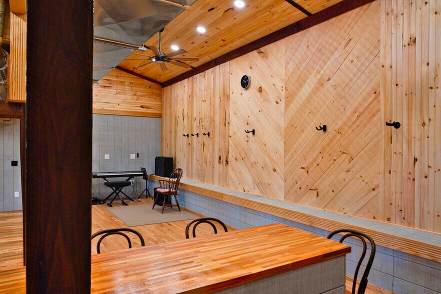 More Photos Of 5984 W South Range Rd, Salem Service For Sale