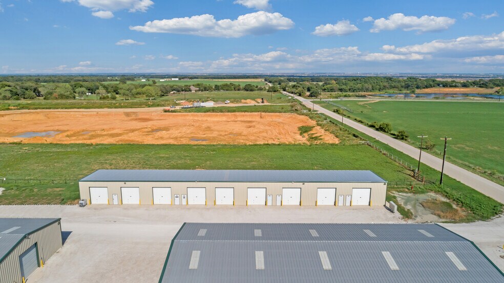 More Photos Of 9053 Ike Byrom Rd, Aubrey Warehouse For Lease