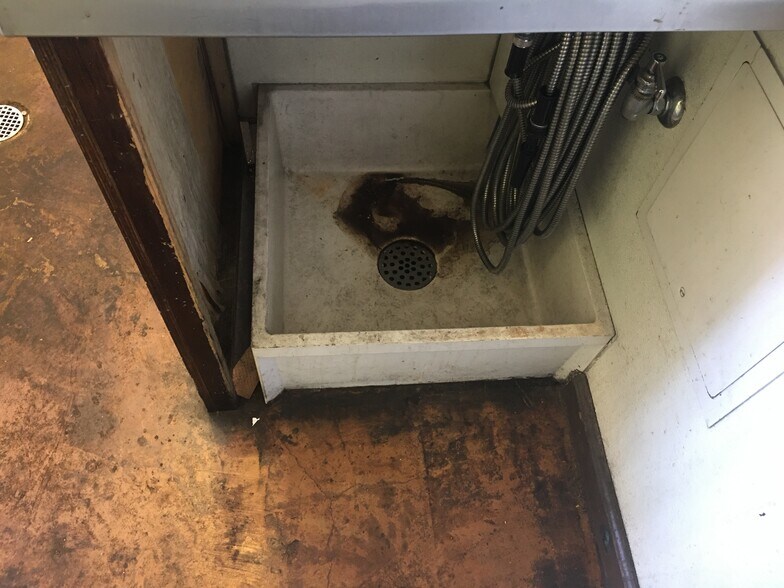 More Photos Of 798 S Van Ness Ave, San Francisco Storefront For Lease