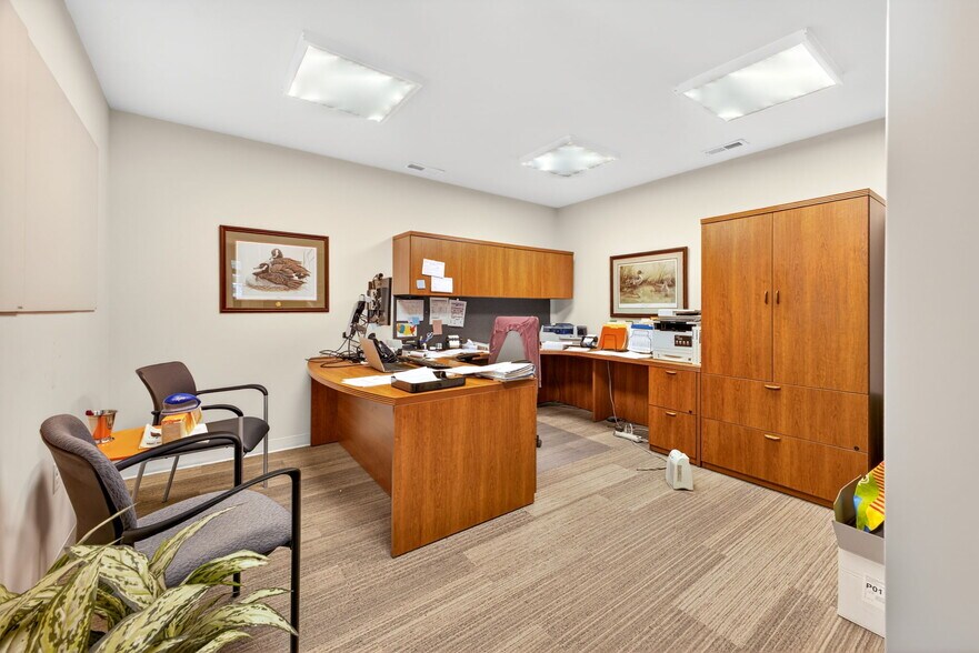 More Photos Of 3413 Griffin St, Portsmouth Light Distribution For Sale
