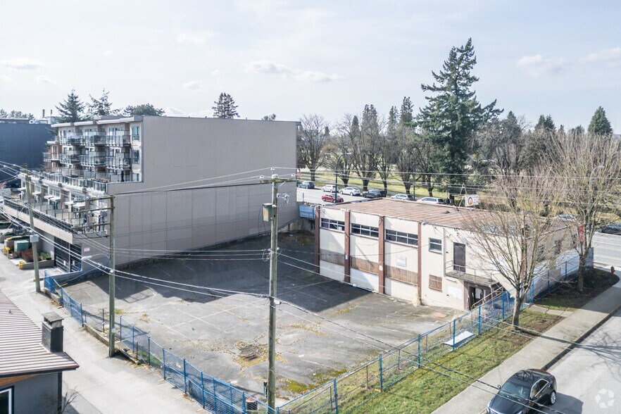 More Photos Of 708 38th Av E, Vancouver Apartments For Lease