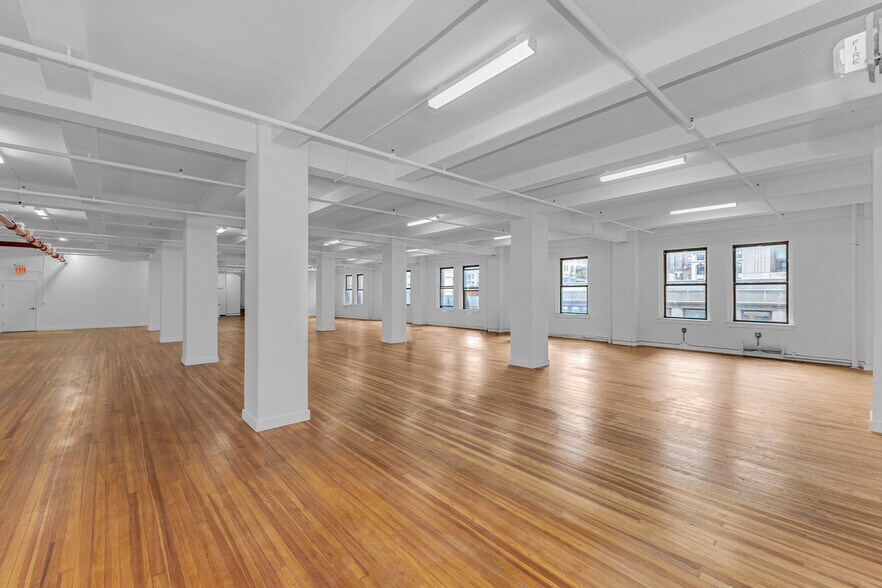 More Photos Of 20-28 W 33rd St, New York Office For Lease