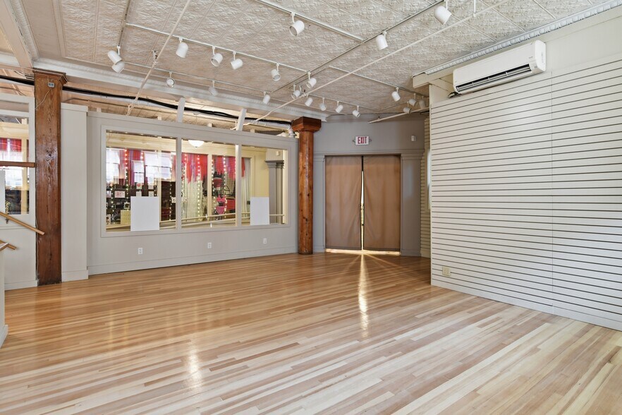 More Photos Of 150 Main St, Northampton Storefront For Lease