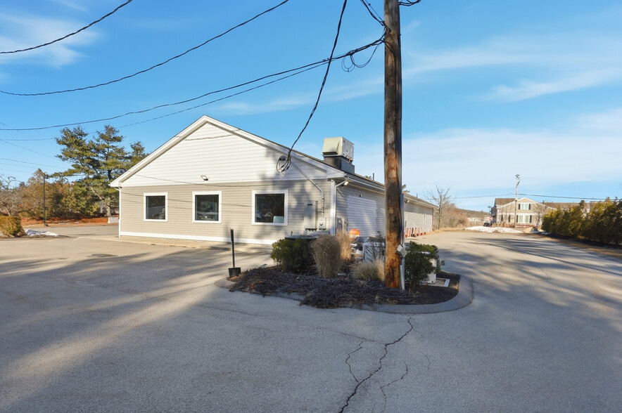 More Photos Of 365 Main St, Sturbridge Storefront For Lease