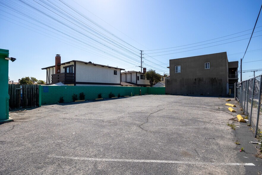 More Photos Of 2500 Artesia Blvd, Redondo Beach General Retail For Sale