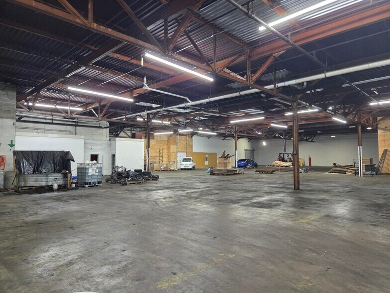 More Photos Of 263-275 Park Ave, East Hartford Warehouse For Lease