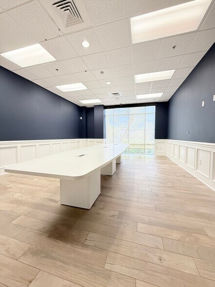 More Photos Of 5402 W Laurel St, Tampa Loft Creative Space For Sale