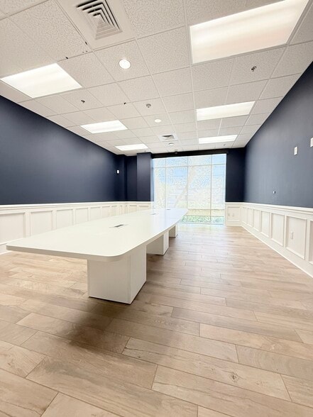 More Photos Of 5402 W Laurel St, Tampa Loft Creative Space For Sale