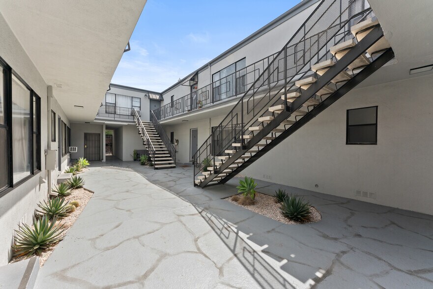 More Photos Of 5810 San Vicente Blvd, Los Angeles Apartments For Sale