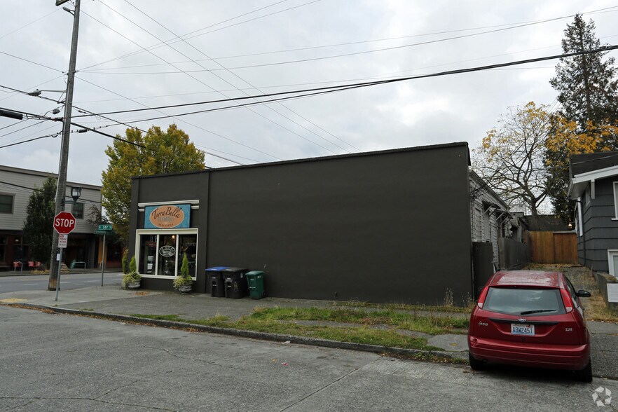 More Photos Of 7311-7321 Greenwood Ave, Seattle Storefront For Lease