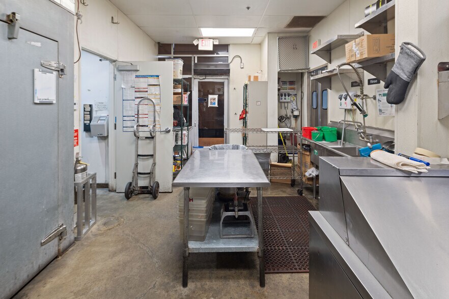 More Photos Of 8266 Firestone Blvd, Downey Restaurant For Lease