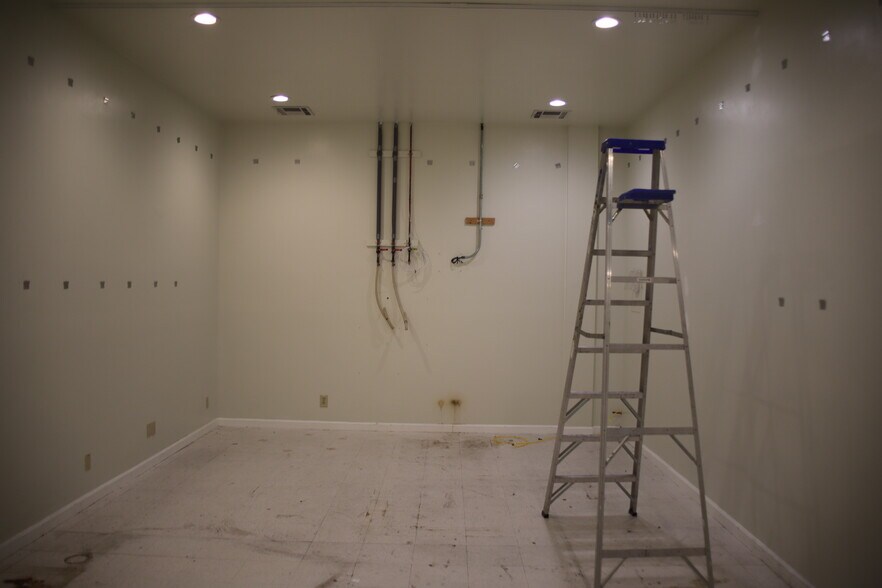 More Photos Of 3350 Scott Blvd, Santa Clara Warehouse For Lease