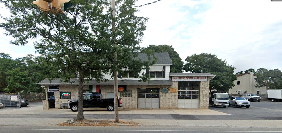 More Photos Of 65 Carleton Ave, Islip Terrace Freestanding For Sale