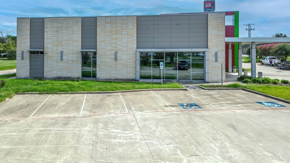 More Photos Of 101 S John Redditt Dr, Lufkin Medical For Sale