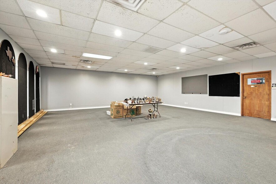 More Photos Of 3000 E Loop 820 S, Fort Worth Warehouse For Sale