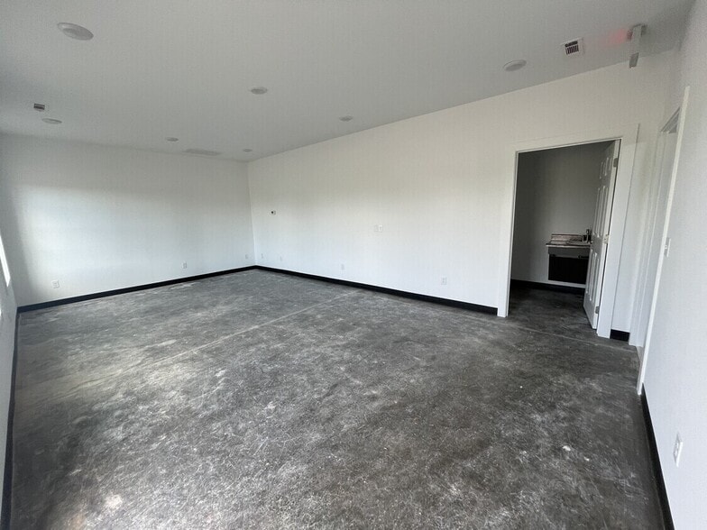 More Photos Of 1781 Browns Mill Rd, Cookeville Industrial For Lease