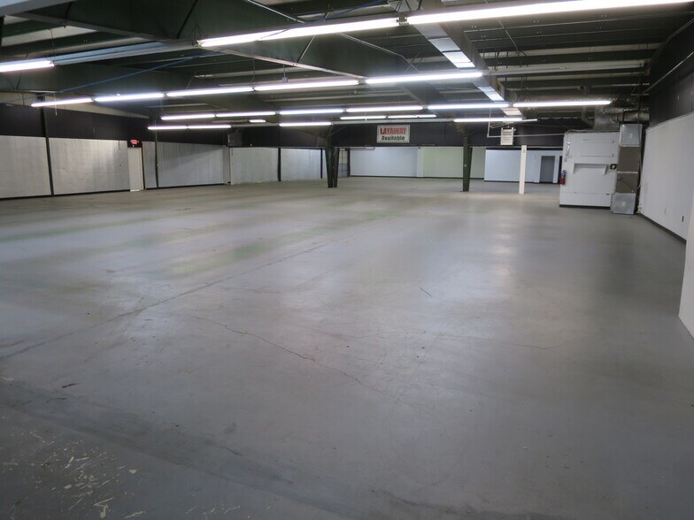 More Photos Of 871 S Cooper St, Memphis Light Distribution For Lease