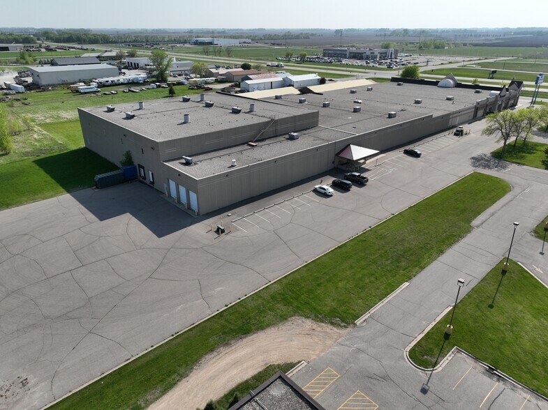 More Photos Of 3901 Abbott Dr, Willmar Freestanding For Sale