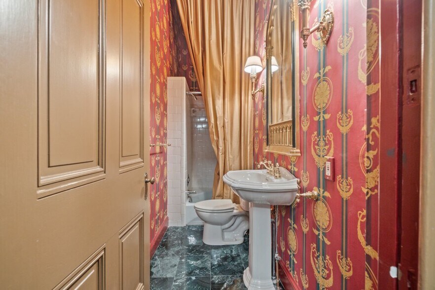 More Photos Of , Baltimore Office For Sale