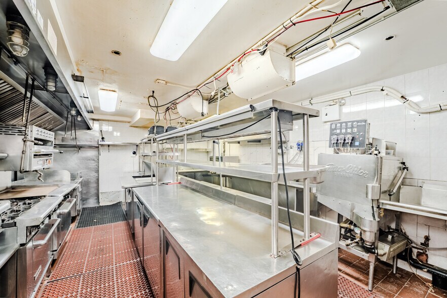 More Photos Of 3711 30th Ave, Astoria General Retail For Sale