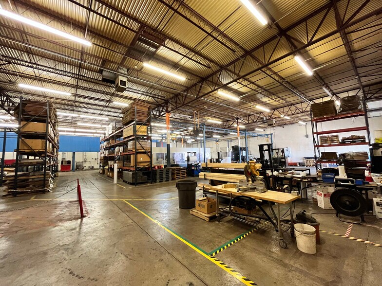 More Photos Of 4120 Billy Mitchell Dr, Addison Distribution For Lease