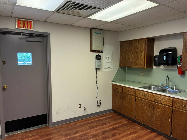 More Photos Of 937 SW 89th St, Oklahoma City Medical For Sale