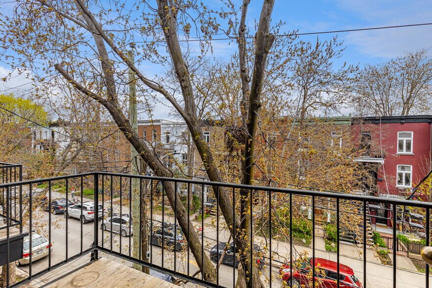 More Photos Of 4568 Rue Boyer, Montréal Apartments For Sale