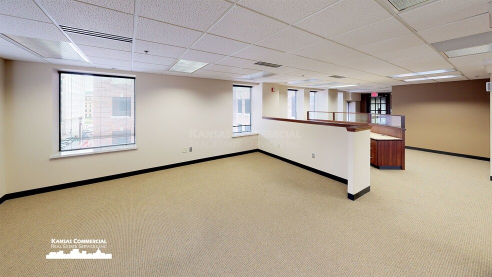 More Photos Of 100 SE 9th St, Topeka Office For Lease