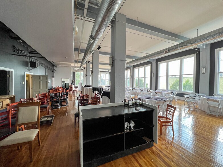 More Photos Of 312 2nd St, Roanoke Office Residential For Lease