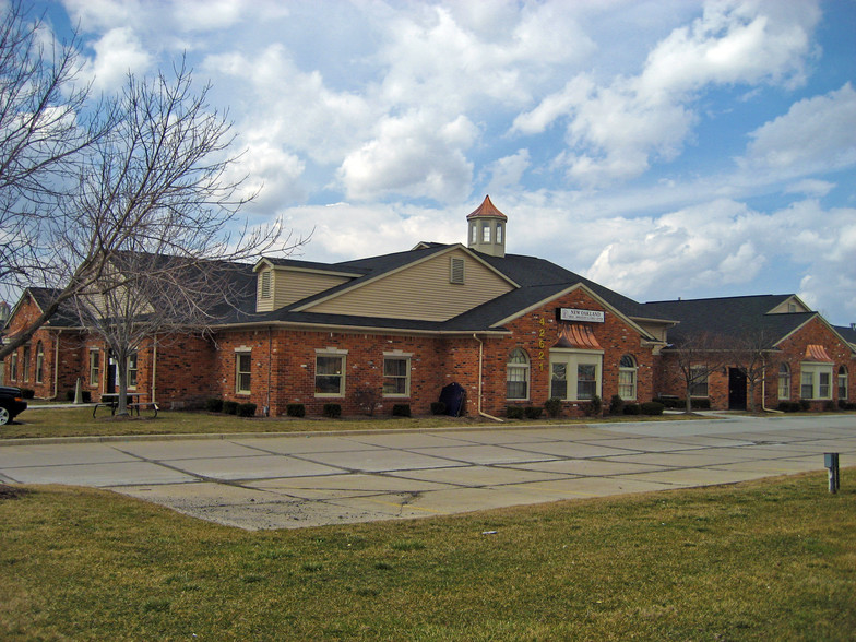 Primary Photo Of 42627 Garfield Rd, Clinton Township Medical For Lease