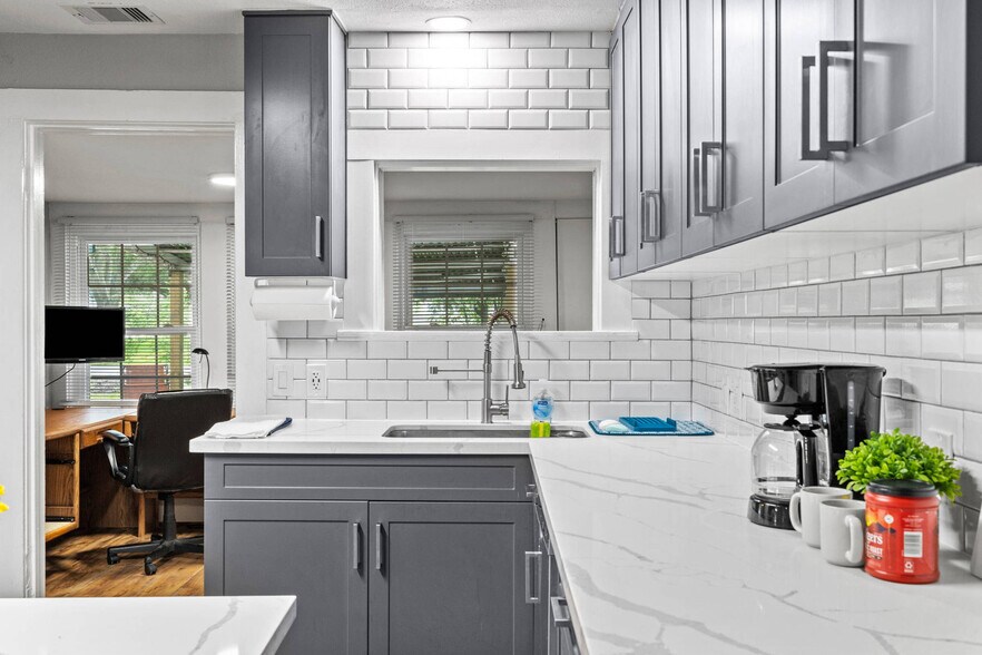 More Photos Of 404 W 3rd St, League City Manufactured Housing Mobile Home Park For Sale