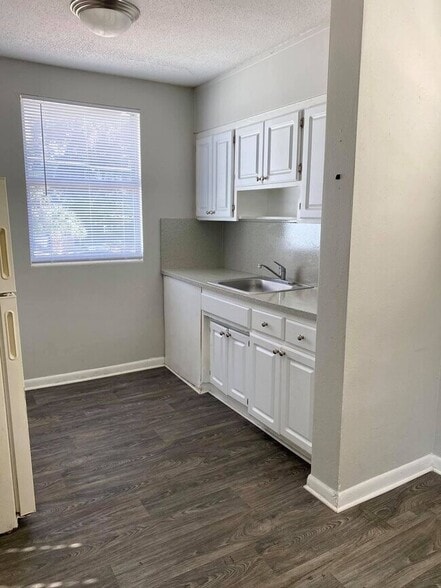More Photos Of 1110 Caliente Dr, Jacksonville Apartments For Sale