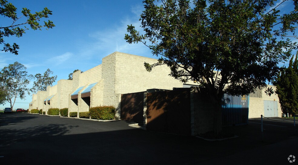 More Photos Of 32 N Wood Rd, Camarillo Warehouse For Lease