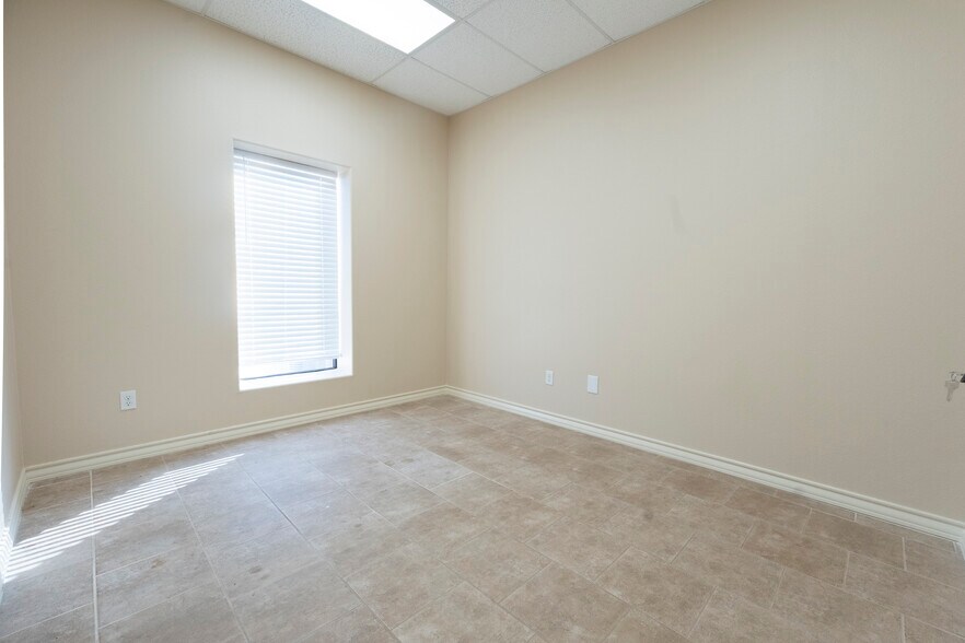 More Photos Of 1806 CR-1101, Midland Warehouse For Lease