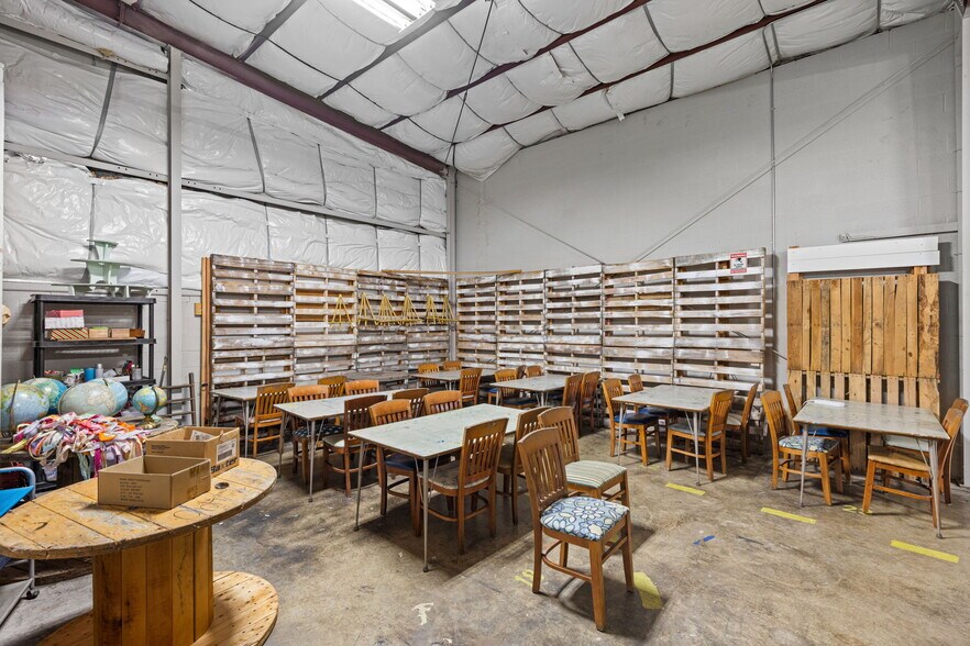 More Photos Of 333 E College St, Florence General Retail For Sale