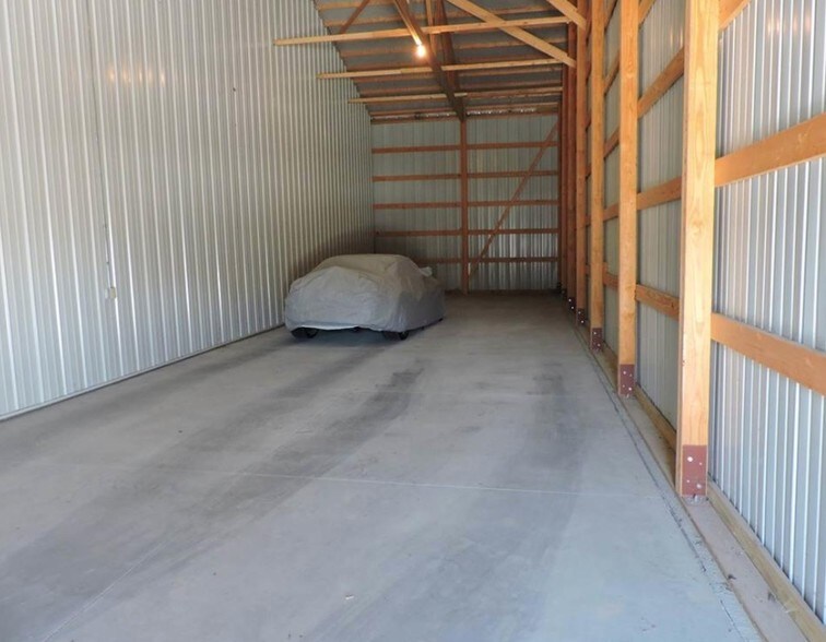 More Photos Of 2933 Geraldine Rd, Waterloo Industrial For Lease