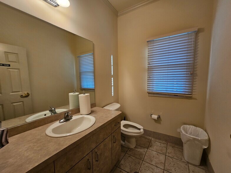 More Photos Of 32 Church St, Flemington Office Residential For Lease