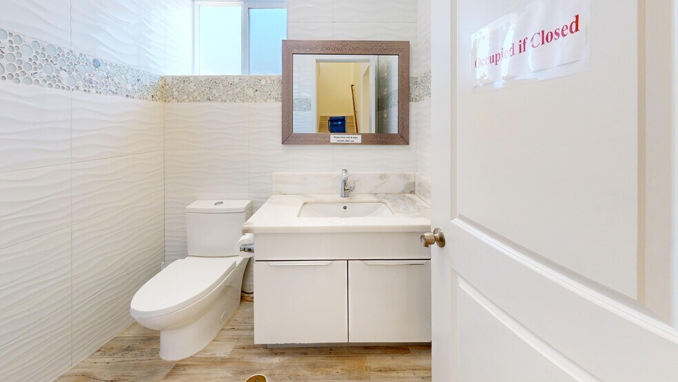 More Photos Of 524 Mokauea St, Honolulu Warehouse For Lease