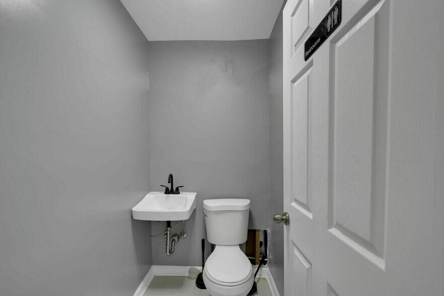 More Photos Of 6625 Grove Ave, Windsor Mill Carwash For Lease