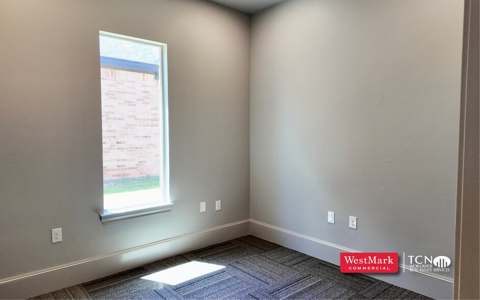 More Photos Of 6923 82nd st, Lubbock Office For Lease