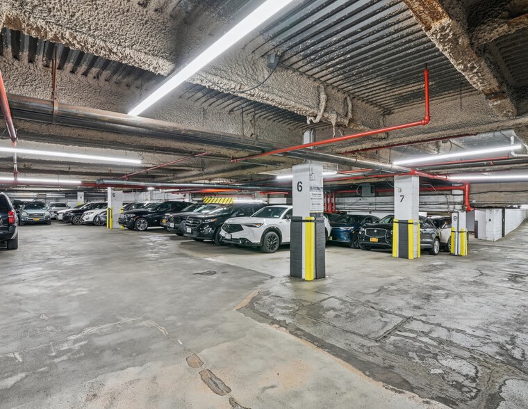 More Photos Of 325 E 60th St, New York Office For Lease