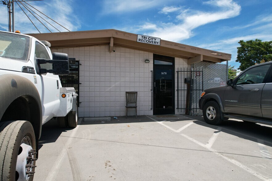 More Photos Of 1670 S 7th St, San Jose Contractor Storage Yard For Sale