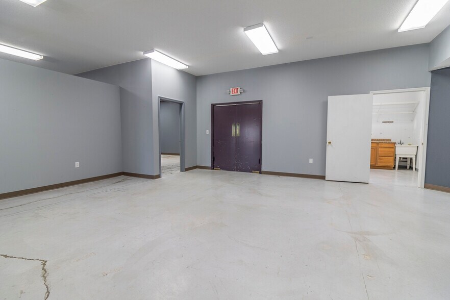 More Photos Of 5801 Old Collinsville Rd, Fairview Heights General Retail For Lease