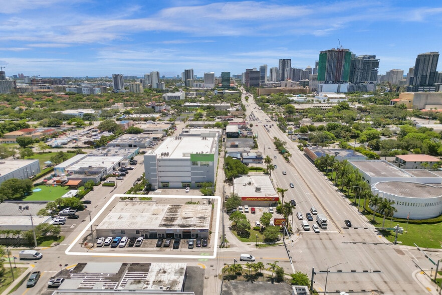 More Photos Of 828 NW 1st St, Fort Lauderdale Service For Sale