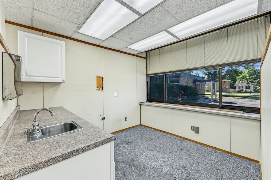 More Photos Of 2219 Packard St, Ann Arbor Office For Sale