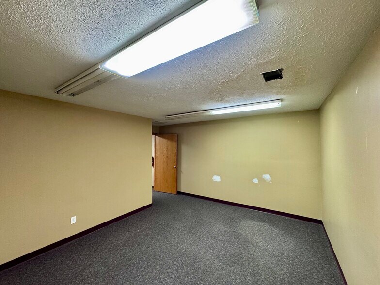 More Photos Of 24653-24655 Sprague Rd, Columbia Station Office For Lease