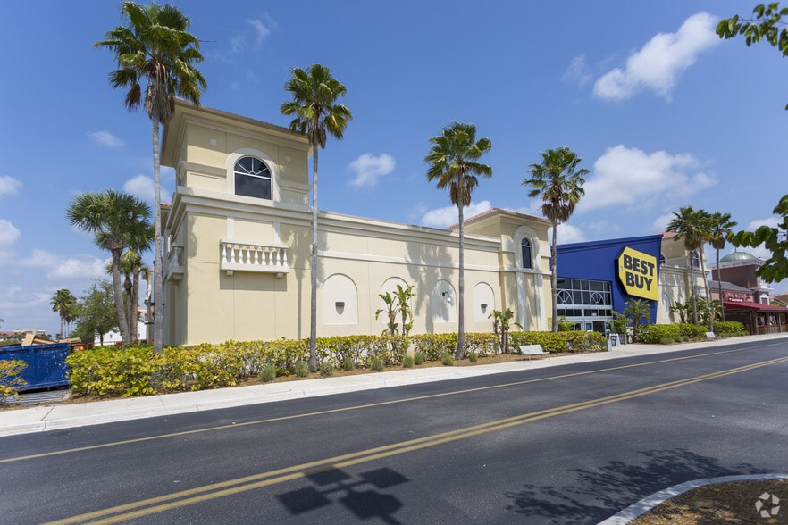 More Photos Of 10012 Gulf Center Dr, Fort Myers Unknown For Lease